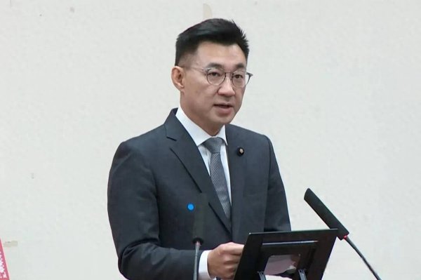 配资实盘 上午送别亡父，下午获知罢免投票消息，江启臣：说不心痛是假的
